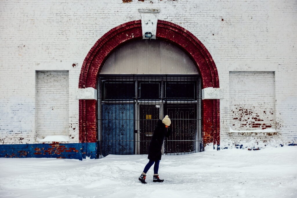 snow winter architecture woman building red 35628 pxhere.com