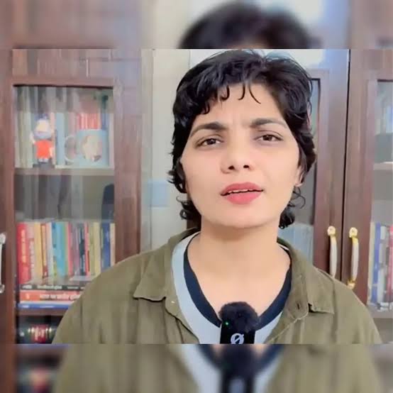 Neha Singh Rathore Par Kyun Utha Controversy Ka Hungama? – Ek Hinglish Take" 1 20250428 141926