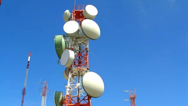 समायोजित सकल राजस्व (AGR) विवाद: सुप्रीम कोर्ट का फैसला और टेलीकॉम सेक्टर पर इसका