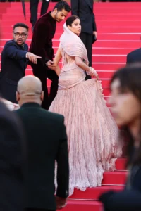 जान्हवी कपूर का कान्स 2025 डेब्यू: तरुण ताहिलियानी के कॉउचर में श्रीदेवी को शाही श्रद्धांजलि